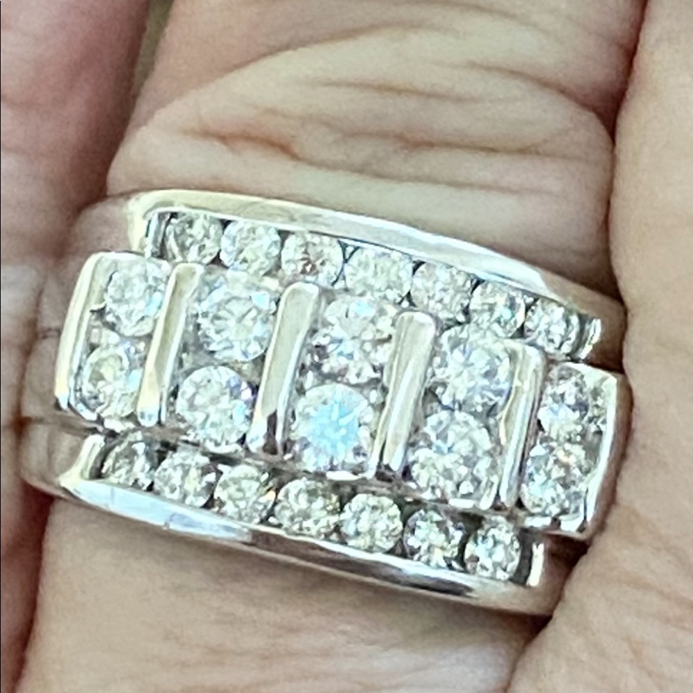 Men’s Ring with 24 Diamonds